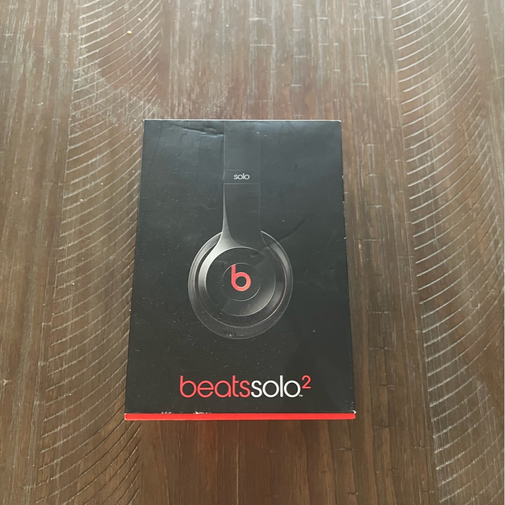 Beats Solo 2 in Gloss Black